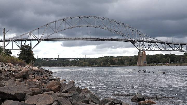 Cierre del Bourne Bridge en Cape Cod por accidente