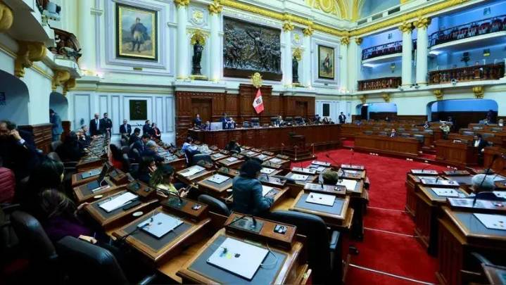 Junta de Portavoces acuerda que el presidente del Congreso podrá incluir "discrecionalmente" temas en el Pleno