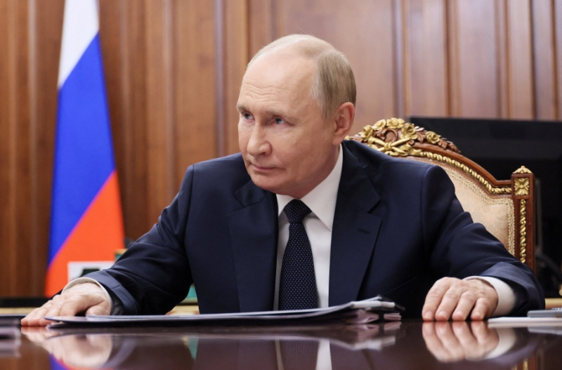 Exclusive-Putin's demand to Ukraine: give up Donbas, no NATO and no Western troops, sources say