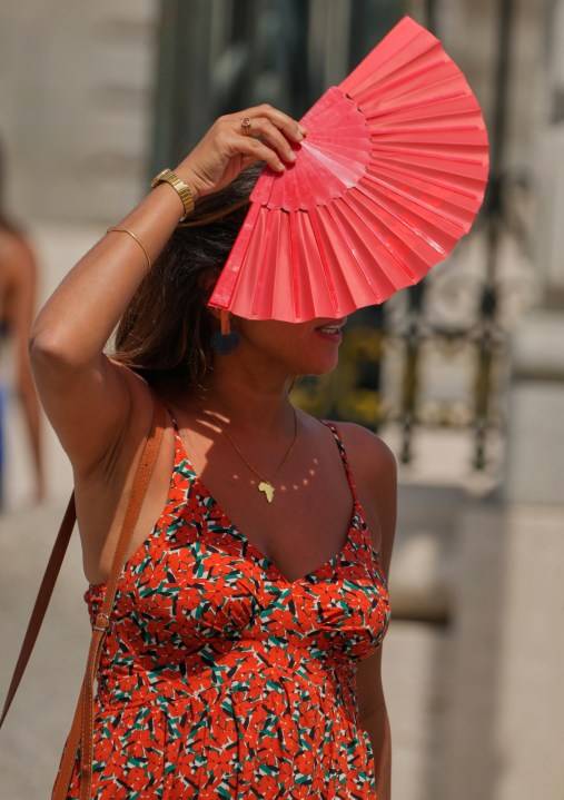 Spain deploys 500 more troops to battle wildfires during extended heatwave