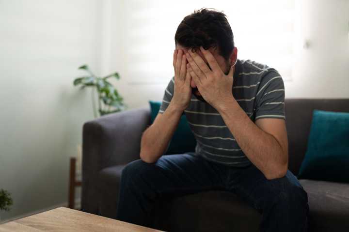 Doble estigma amenaza salud mental de hispanos homosexuales