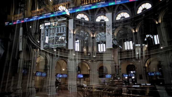 Las bolsas europeas cierran con fuertes caídas por los aranceles de Trump y el euro firma su peor semana en tres años