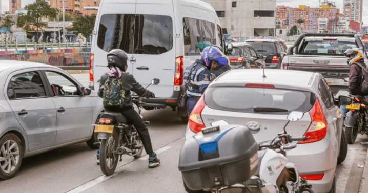 Atentos, Manifestaciones y caos vehicular en la autopista Sur y av. Cali