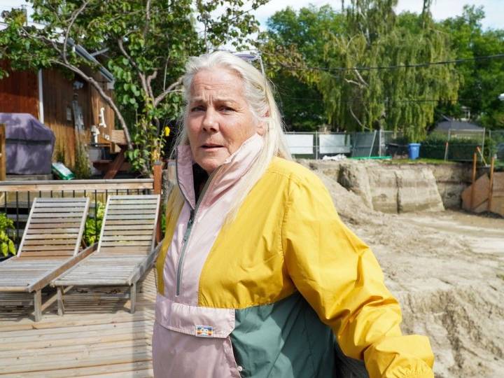 Charleswood residents question safety of excavation next door