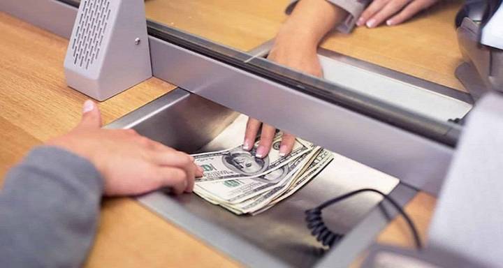 Depósitos en divisas en la banca venezolana rozan los $2.000 millones