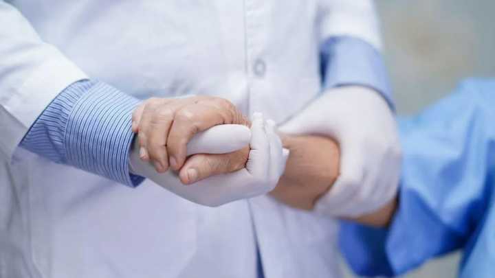 Solicitan 11 años de prisión para un enfermero acusado de abusar a una mujer de 70 años