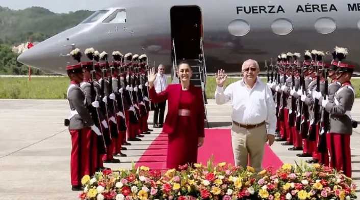 Sheinbaum llega en avión de la Fuerza Armada a Guatemala para participar en la primera reunión bilateral con Arévalo