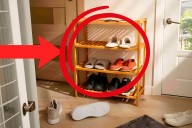 Este truco me ha ahorrado horas de limpieza en casa: así es la tendencia de estar descalzo