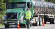 Retiran unos 3.000 camioneros por no saber hablar inglés tras norma de Trump