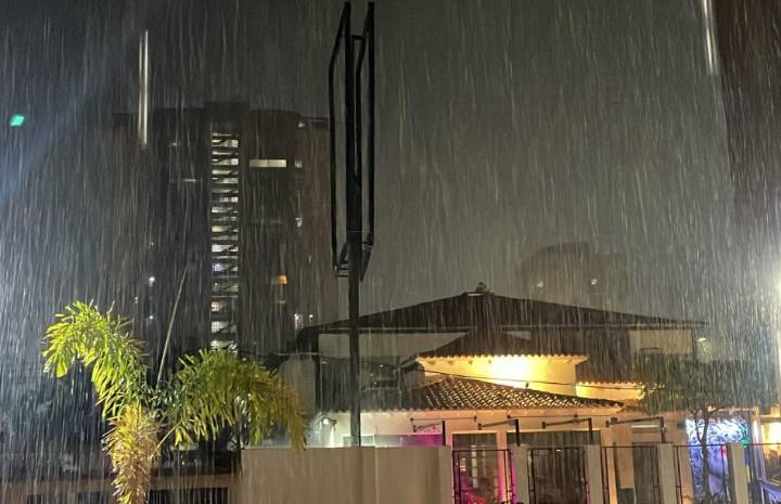 Maracaibo sufrió severo apagón y aguacero con relámpagos en la misma noche (VIDEO)
