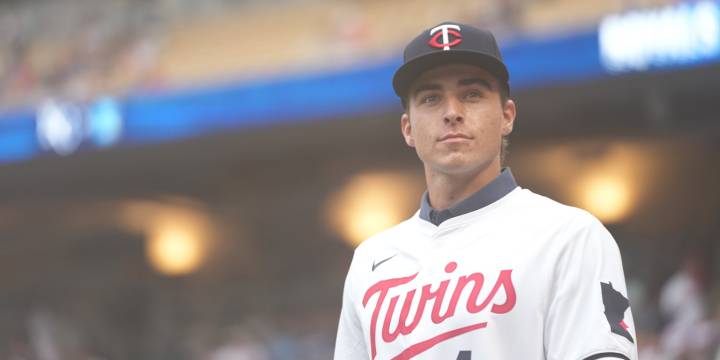 Marek Houston throws first pitch at Twins game vs. Royals
