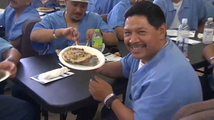 Presos del Centro de Rehabilitación de San Quintín celebran el Día de San Salvador