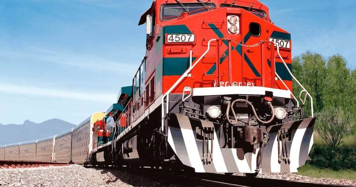 Accidente en Irapuato entre tren y vehículo; autoridades ya investigan