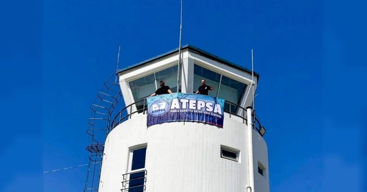 Vuelos afectados por el paro de controladores aéreos este martes: la advertencia del Gobierno, qué pasa en Neuquén y Bariloche