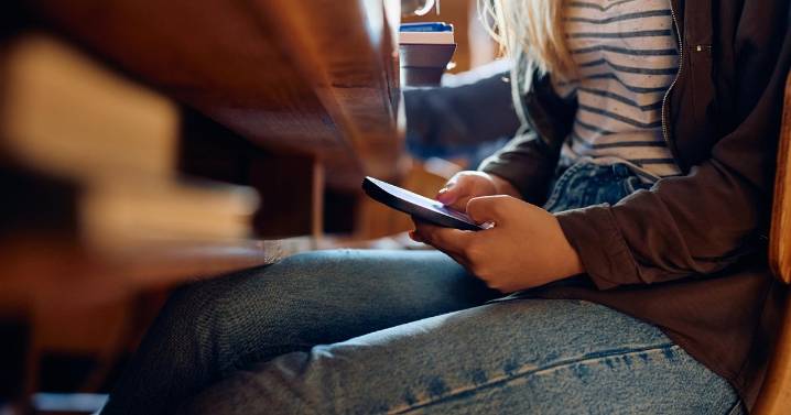Roseville school district sees improved grades with campus phone ban