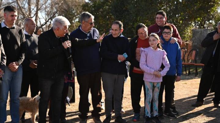 Poggi a un vecino de Fortuna: “Hoy formalmente comenzamos a construir tu casa”