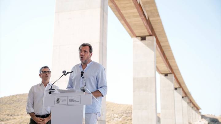 El ministro Puente presume del funcionamiento de los trenes: "Son los mejores datos de puntualidad de Europa"