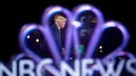 Trump arremete contra ABC y NBC por "noticias falsas" y dice que deberían pagar derechos de licencia
