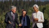 Federal Reserve considers interest rate cuts amid economic challenges from tariffs