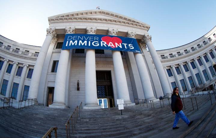 Juez impide a Trump retener fondos de Los Ángeles y otras ciudades santuario