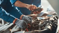 El concesionario le pide 6.000 euros para arreglar su coche y su mecánico de toda la vida le muestra el engaño