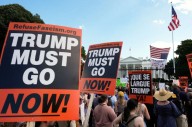 Protestas en más de 300 ciudades de EU contra intento de Trump de manipular mapa electoral