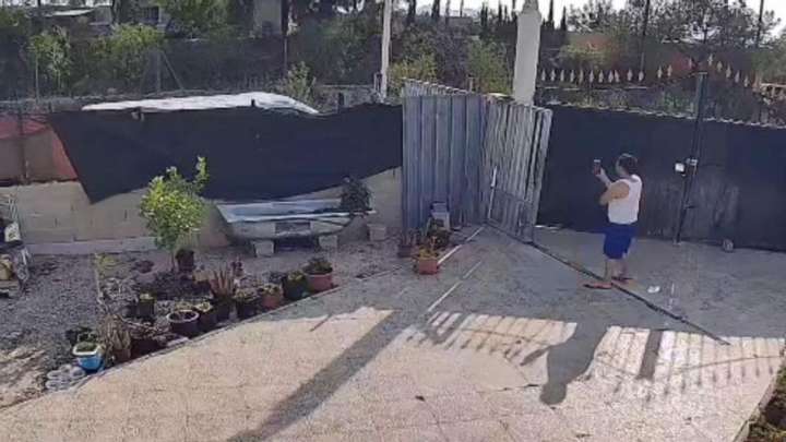 Una cámara de seguridad graba el atropello mortal de un hombre por su vecino en una partida rural de Alicante