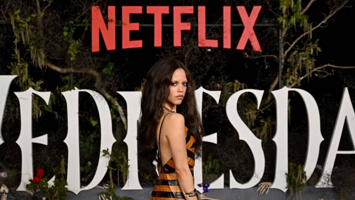 It’s Showtime! Jenna Ortega Tries a Twist on Beetlejuice Stripes