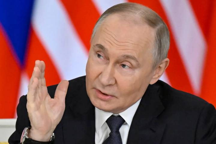Putin dice que interés de reunirse con Trump es mutuo y no rechaza encuentro con Zelenski