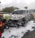 Un coche queda calcinado tras incendiarse en la A