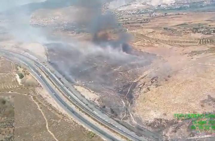 Incendio en Padúl causa el cierre del carril derecho de la A
