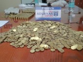 Aduanas incautó exportación sospechosa de más de 335 mil monedas de colección