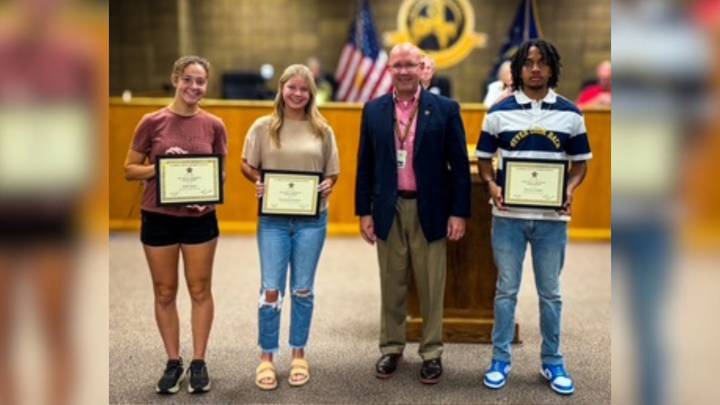 La Porte County students receive scholarships in honor of fallen county deputy