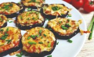 Sin harina e ideales para el almuerzo: cómo hacer pizzetas de berenjena