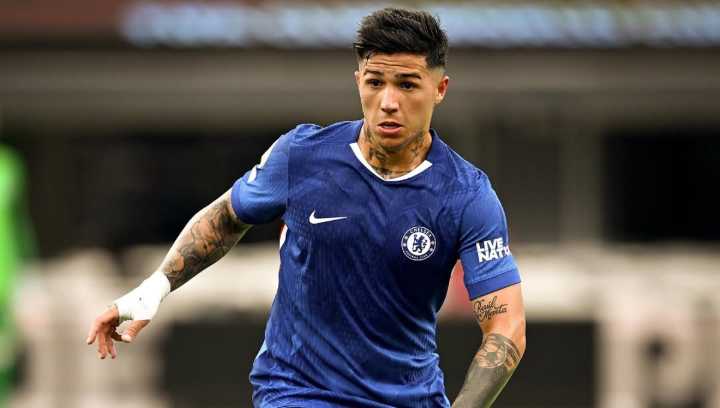 Enzo Fernández brilló con Chelsea con gol, asistencia y triunfo para subirse a la cima de la Premier