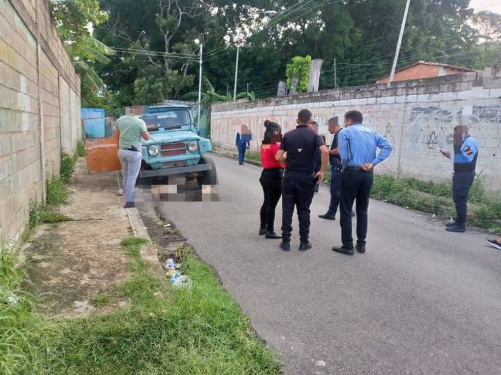 Delincuentes acribillan a una persona y huyen sin dejar rastros