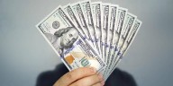 ¿El dólar bajaría de los 3.900 pesos? | Los escenarios en los que podría ocurrir 