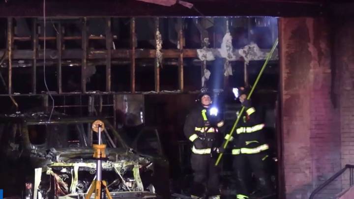 California retira cargos contra sospechoso de estrellar su auto y causar incendio en oficina postal en San José