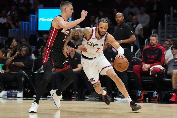 Sources: Bucks add free agent Amir Coffey on 1