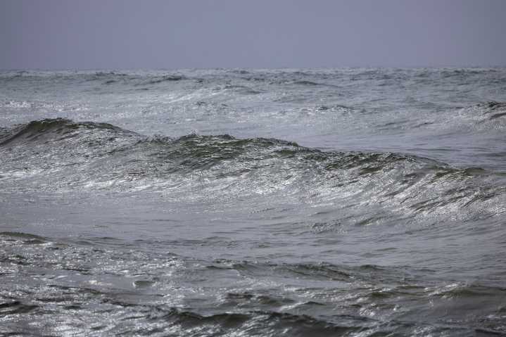 17-year-old dies after being pulled from Lake Michigan