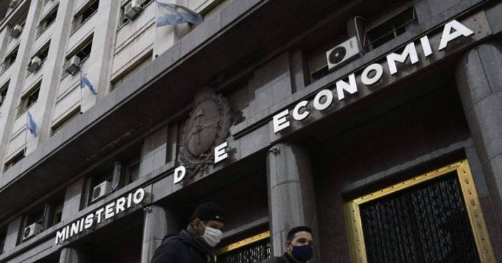El Gobierno formalizó la reorganización del Ministerio de Economía