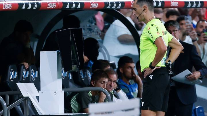 Iturralde González, ex árbitro, explica si el gol anulado a Güler es legal o no, pero no convence