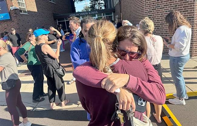 Varios muertos y heridos en tiroteo en una escuela e iglesia católica de Minneapolis