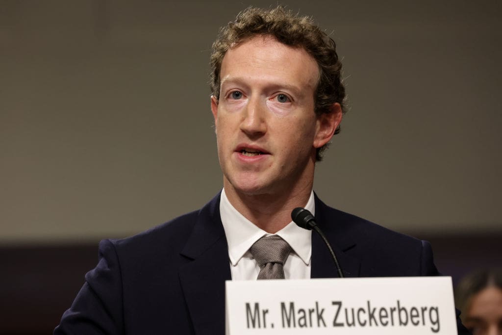 Irrumpió la tranquilidad del vecindario: estos fueron los regalos que Mark Zuckerberg le dio a sus vecinos tras remodelar su casa