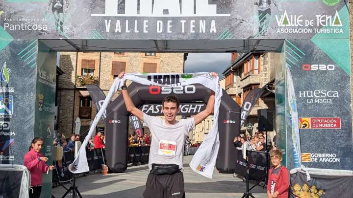 Álvaro Osanz impone su ley en el 2K del Trail Valle de Tena