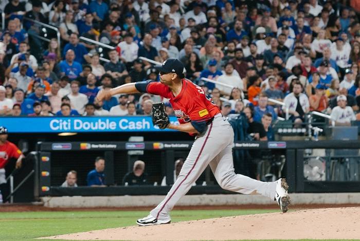 Carlos Carrasco nuevamente pasará por la agencia libre