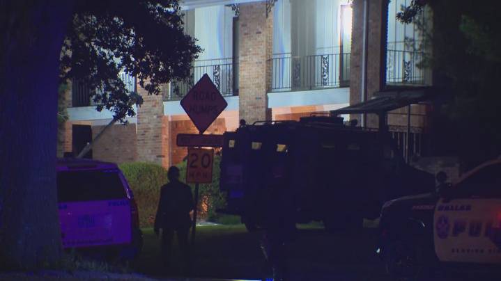 Dallas, Texas: Police shoot, kill knife wielding man, officers on scene say