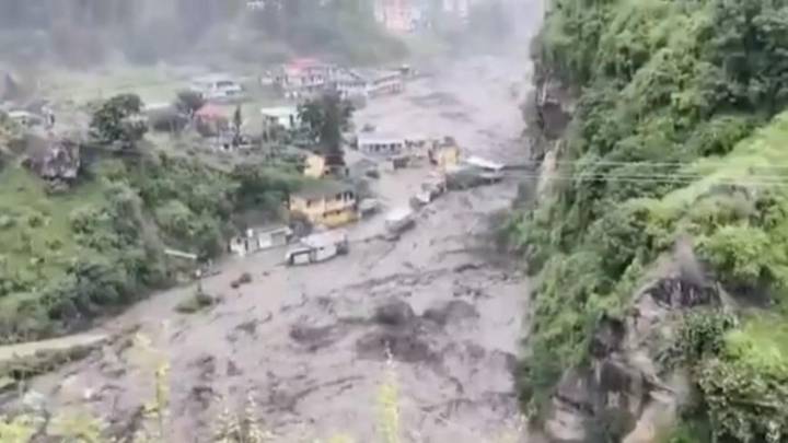 Las lluvias torrenciales provocan ya más de 300 víctimas mortales entre la India y el norte de Pakistán