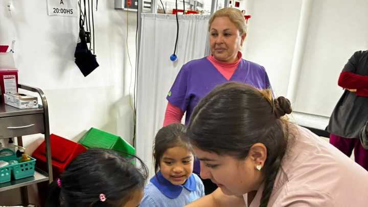 Niños del jardín de El Rodeo visitaron el hospital en el Mes de las Infancias