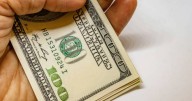 Última oportunidad: cómo solicitar el cheque estímulo de 400 dólares y cuál es la fecha límite para hacer el trámite